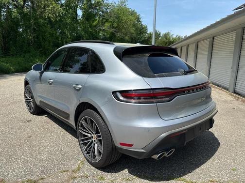 Dolomite Silver Metallic 2026 Porsche Macan