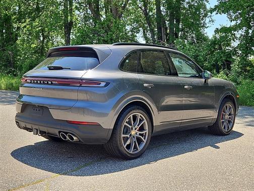 2024 Porsche Cayenne S