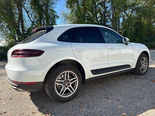 2018 Porsche Macan Base (PDK)