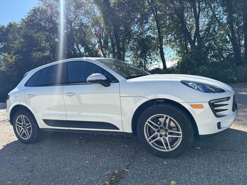 2018 Porsche Macan Base (PDK)