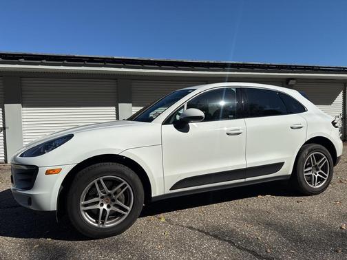2018 Porsche Macan Base (PDK)