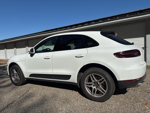 2018 Porsche Macan Base (PDK)