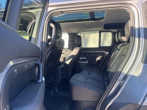 2020 Land Rover Defender 110 SE