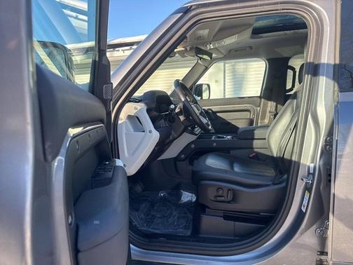 2020 Land Rover Defender 110 SE