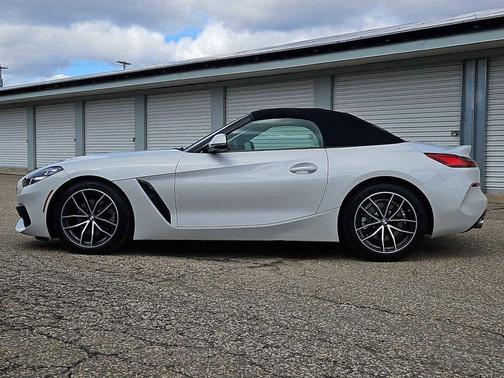 Mineral White Metallic 2022 BMW Z4 sDrive30i