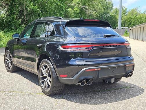 2023 Porsche Macan Base (PDK)
