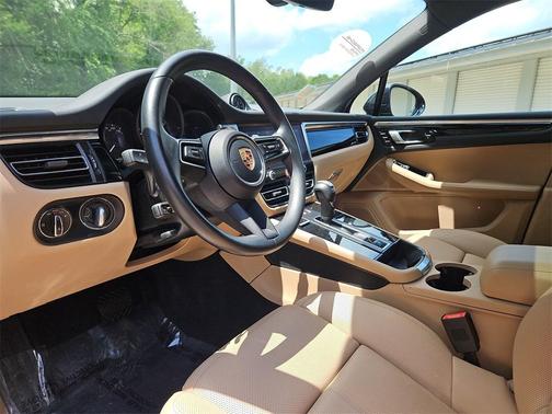 2023 Porsche Macan Base (PDK)