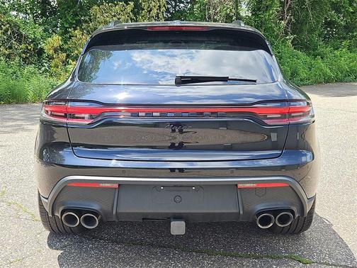 2023 Porsche Macan Base (PDK)