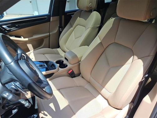 2023 Porsche Macan Base (PDK)