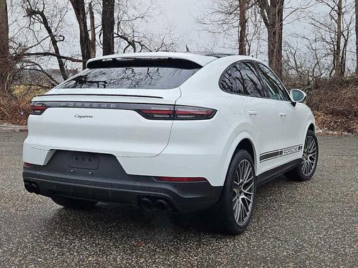 White 2023 Porsche Cayenne Platinum Edition