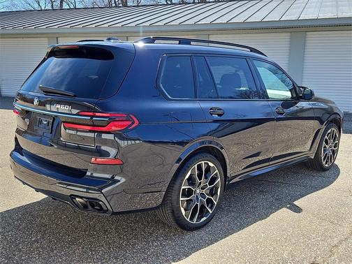 2023 BMW X7 M60i