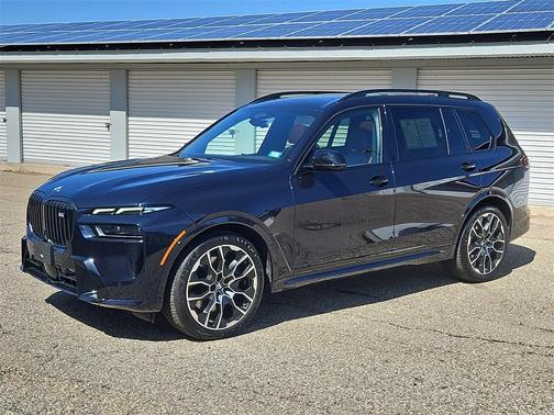 2023 BMW X7 M60i