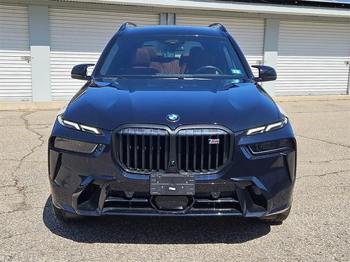 2023 BMW X7 M60i