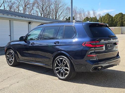 2023 BMW X7 M60i
