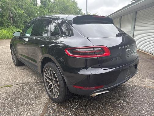 2018 Porsche Macan Base (PDK)