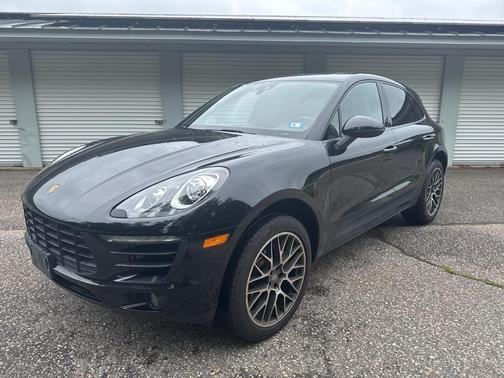 2018 Porsche Macan Base (PDK)