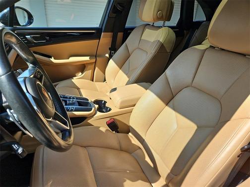 2018 Porsche Macan Base (PDK)