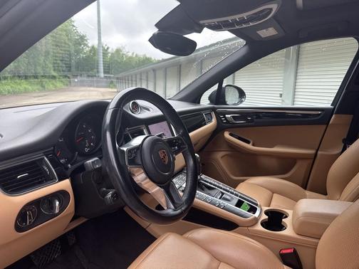 2018 Porsche Macan Base (PDK)