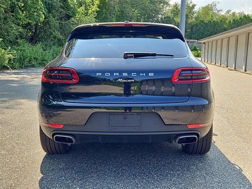 2018 Porsche Macan Base (PDK)