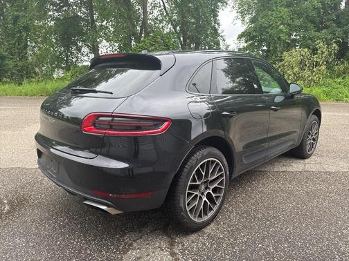 2018 Porsche Macan Base (PDK)