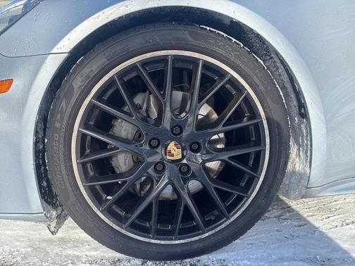 2017 Porsche Panamera 4S
