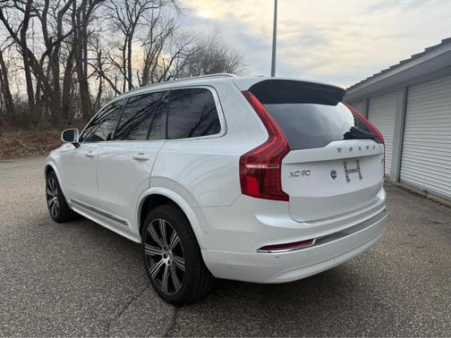 Crystal White 2025 Volvo XC90 B6 Plus 7-Seater