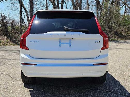 Crystal White Metallic 2025 Volvo XC90 B6 Plus 7-Seater