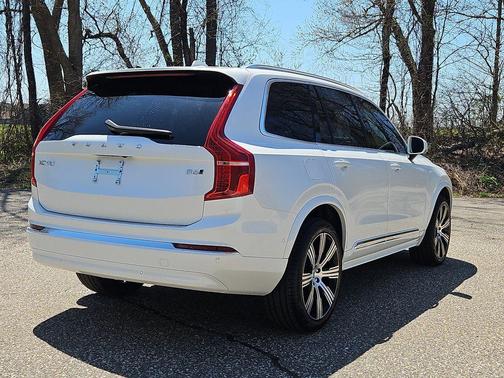 Crystal White Metallic 2025 Volvo XC90 B6 Plus 7-Seater