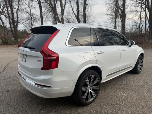 Crystal White 2025 Volvo XC90 B6 Plus 7-Seater