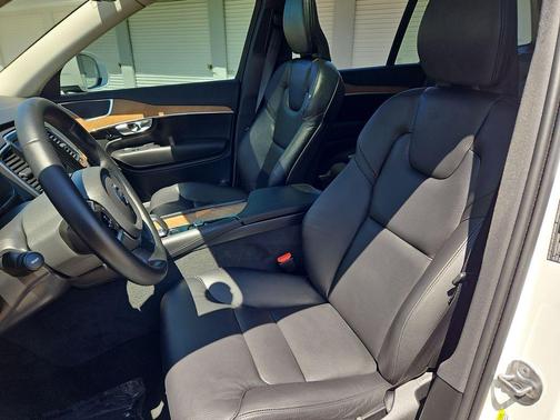 Crystal White Metallic 2025 Volvo XC90 B6 Plus 7-Seater