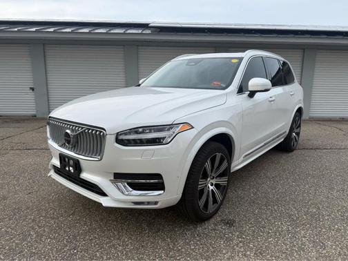 Crystal White 2025 Volvo XC90 B6 Plus 7-Seater