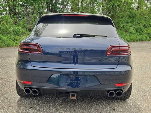Night Blue Metallic 2017 Porsche Macan GTS
