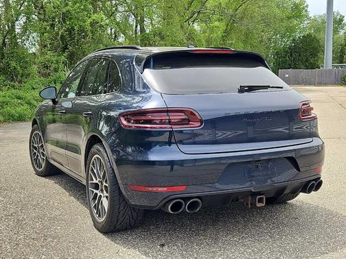 Night Blue Metallic 2017 Porsche Macan GTS