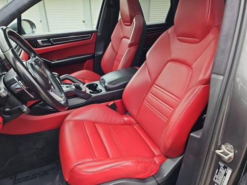 Quartzite Grey Metallic 2021 Porsche Cayenne GTS