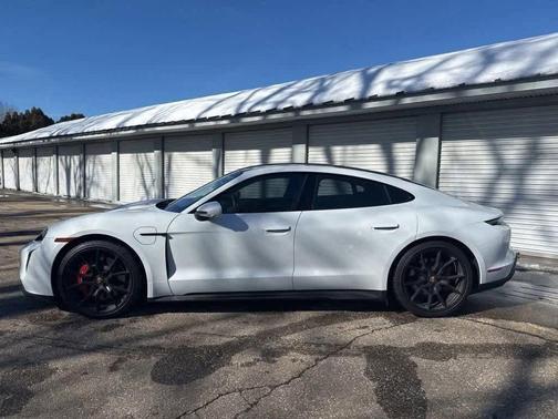 2022 Porsche Taycan GTS
