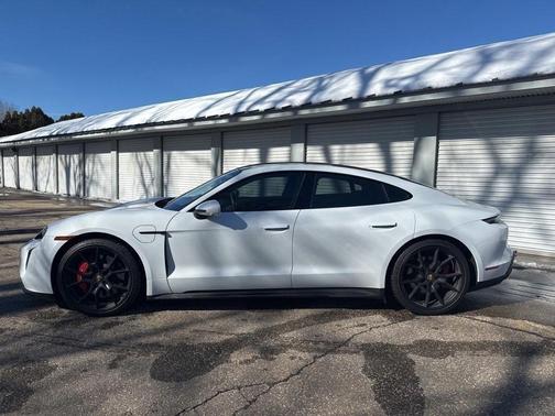 2022 Porsche Taycan GTS