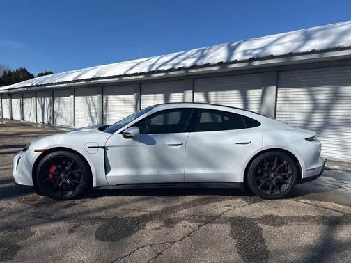 2022 Porsche Taycan GTS