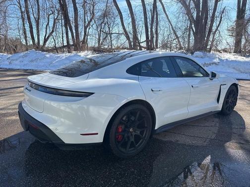 2022 Porsche Taycan GTS