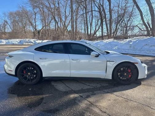 2022 Porsche Taycan GTS