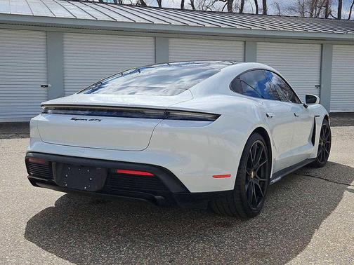 2022 Porsche Taycan GTS