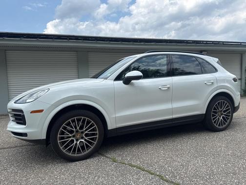 2023 Porsche Cayenne Platinum Edition