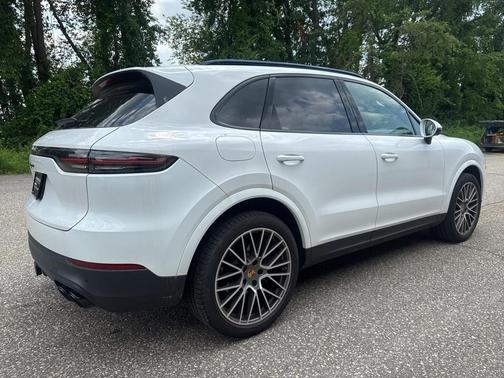2023 Porsche Cayenne Platinum Edition