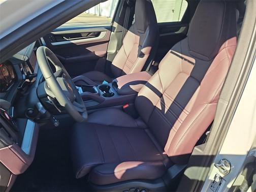 2026 Porsche Cayenne AWD