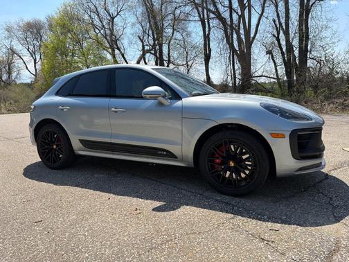 Dolomite Silver Metallic 2023 Porsche Macan GTS