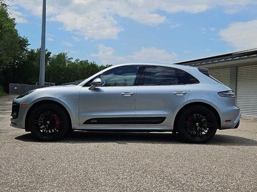 Dolomite Silver Metallic 2023 Porsche Macan GTS