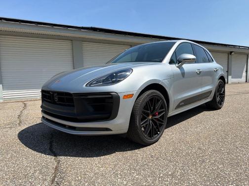 Dolomite Silver Metallic 2023 Porsche Macan GTS