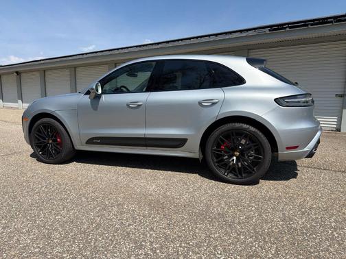 Dolomite Silver Metallic 2023 Porsche Macan GTS