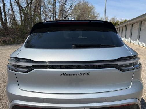Dolomite Silver Metallic 2023 Porsche Macan GTS