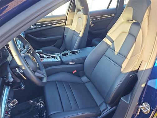 2023 Porsche Panamera 4 Platinum Edition
