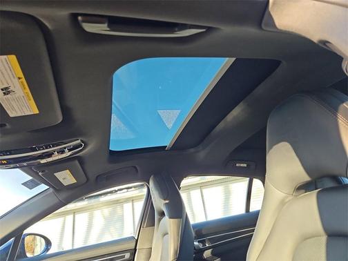 2023 Porsche Panamera 4 Platinum Edition
